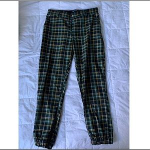 Elastic waist, plaid pants.